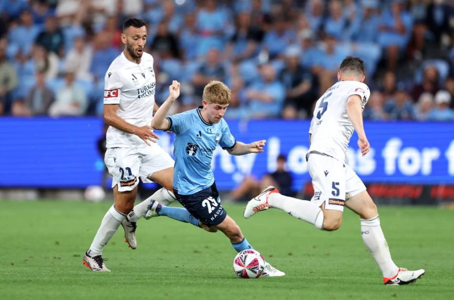 包含考多尼亚连败告终，球队取得胜利的词条