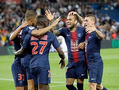 包含巴黎圣日耳曼大胜领跑法甲联赛，欧冠前景一片光明的词条